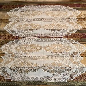 2 lace doilies